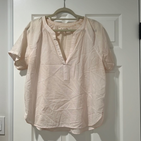 XiRENA Tops - Xirena pale pink blouse